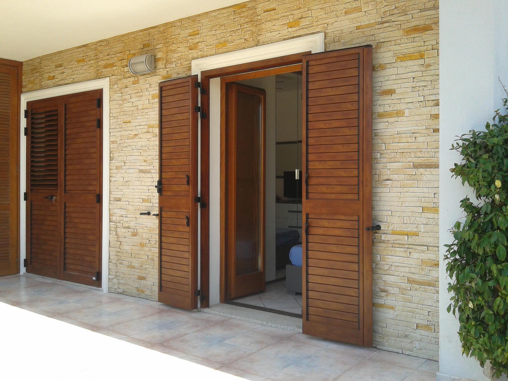 Serramenti di alta qualità installati in una casa moderna